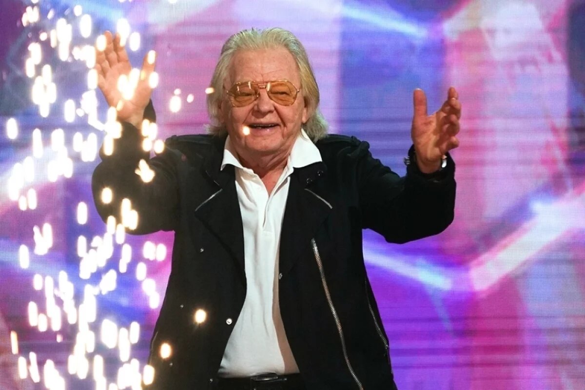    Юрий Антонов.