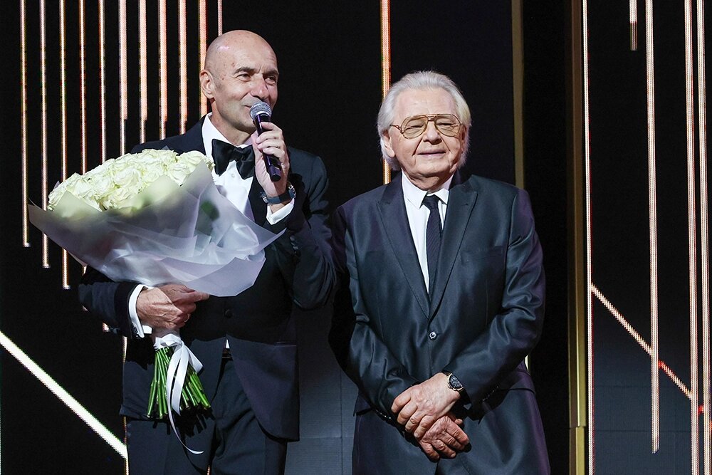    Композитор и продюсер Игорь Крутой и Юрий Антонов на своем юбилейном концерте. Фото:  www.globallookpress.com