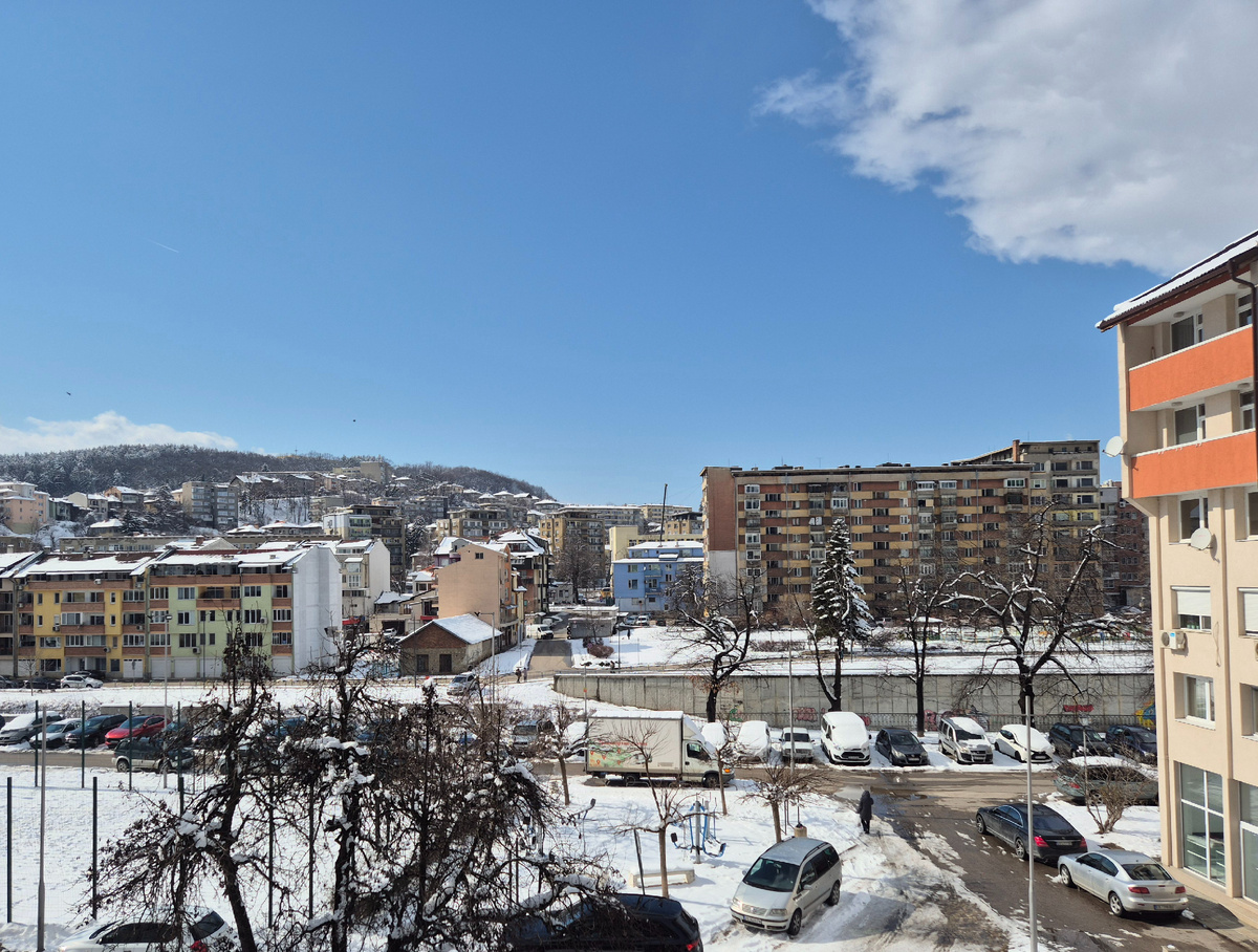 А из нашего окна, опять зима видна.