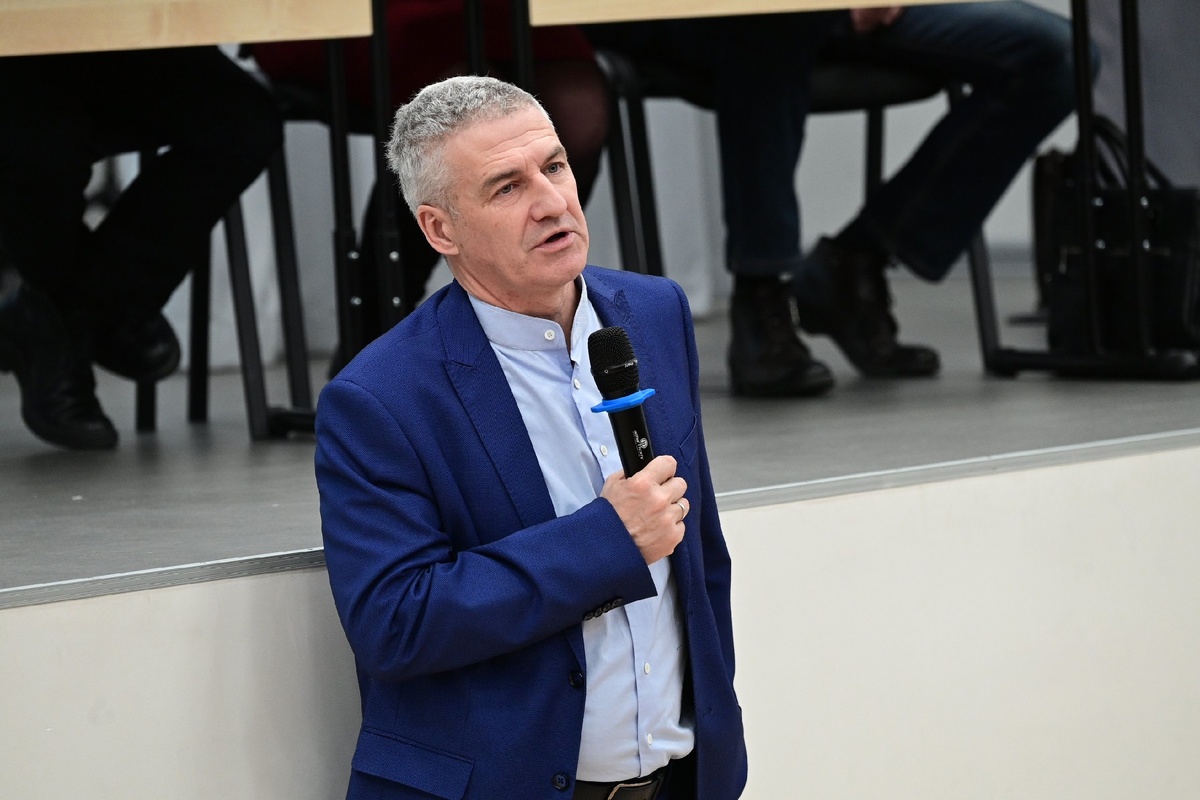    Артур Парфенчиков на встрече с жителями Медвежьегорска. Фото: «Республика»/Сергей Юдин