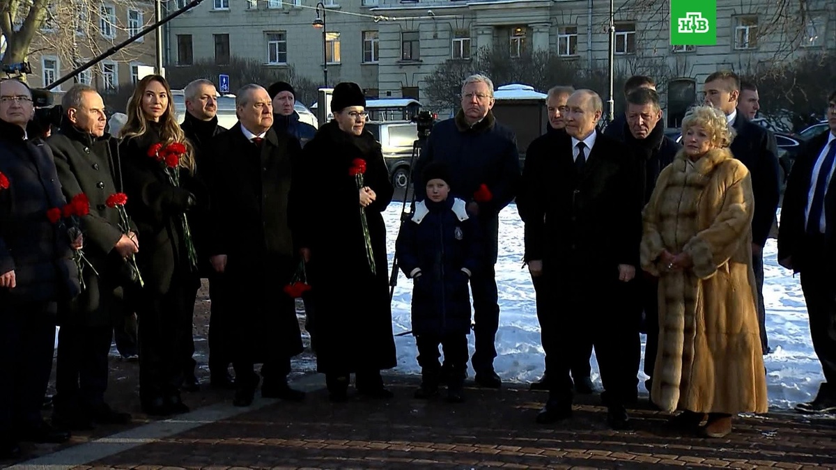 Сын владимира путина фото Путин обнял Ксению Собчак на прощание, уходя с концерта памяти ее отца НТВ Дзен