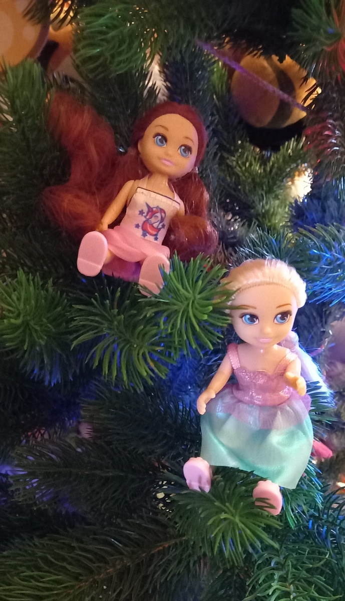 Маша, (блондинка) и Женя, (рыжулька).