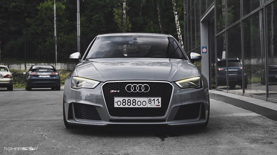 Ввиду отсутствия приличных фотографий моей машины, использую картинки с «эр-эской» моего товарища Андрея*. Оно и к лучшему — эта RS3 уж точно наваляет всем.