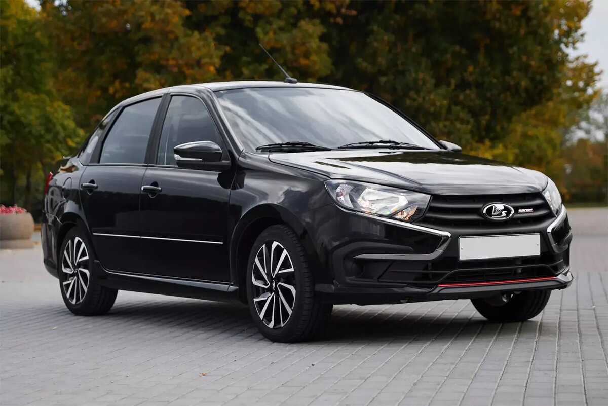 Также является лидером продаж легковых автомобилей в РФ.