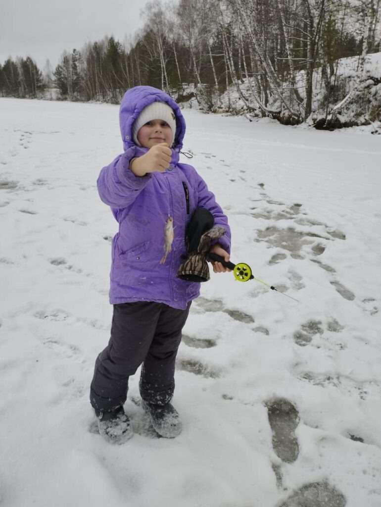 Внучкин зимний улов.