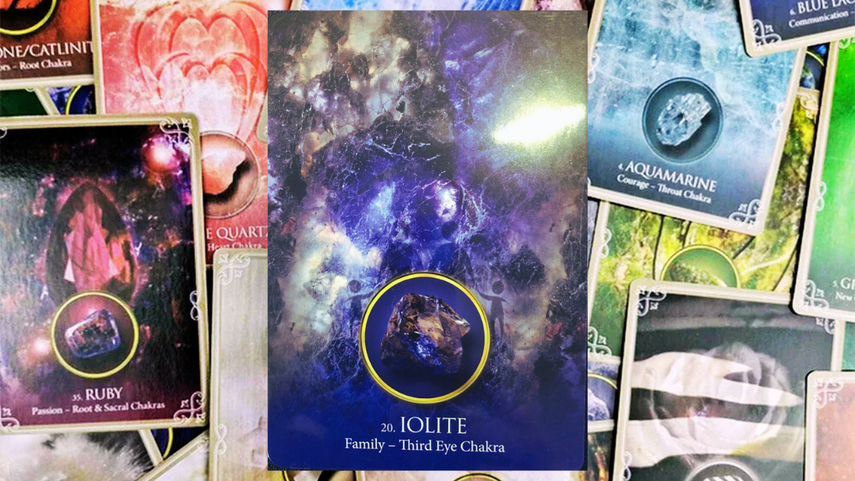 Иолит. Photo «Eternal Crystals Oracle» Jade-Sky.