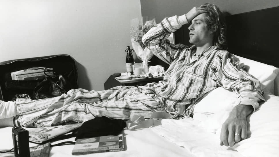 Курт Кобейн в номере отеля Roppongi Prince Hotel, Токио, Япония, 1992.📷Фото: Gutchie Kojima / Shinko Music / Getty Images