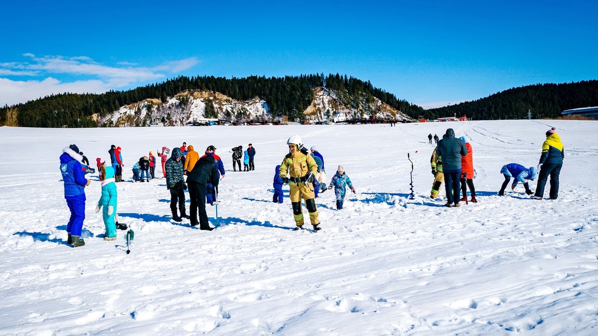    Советчане спасли рыб от зимнего замора