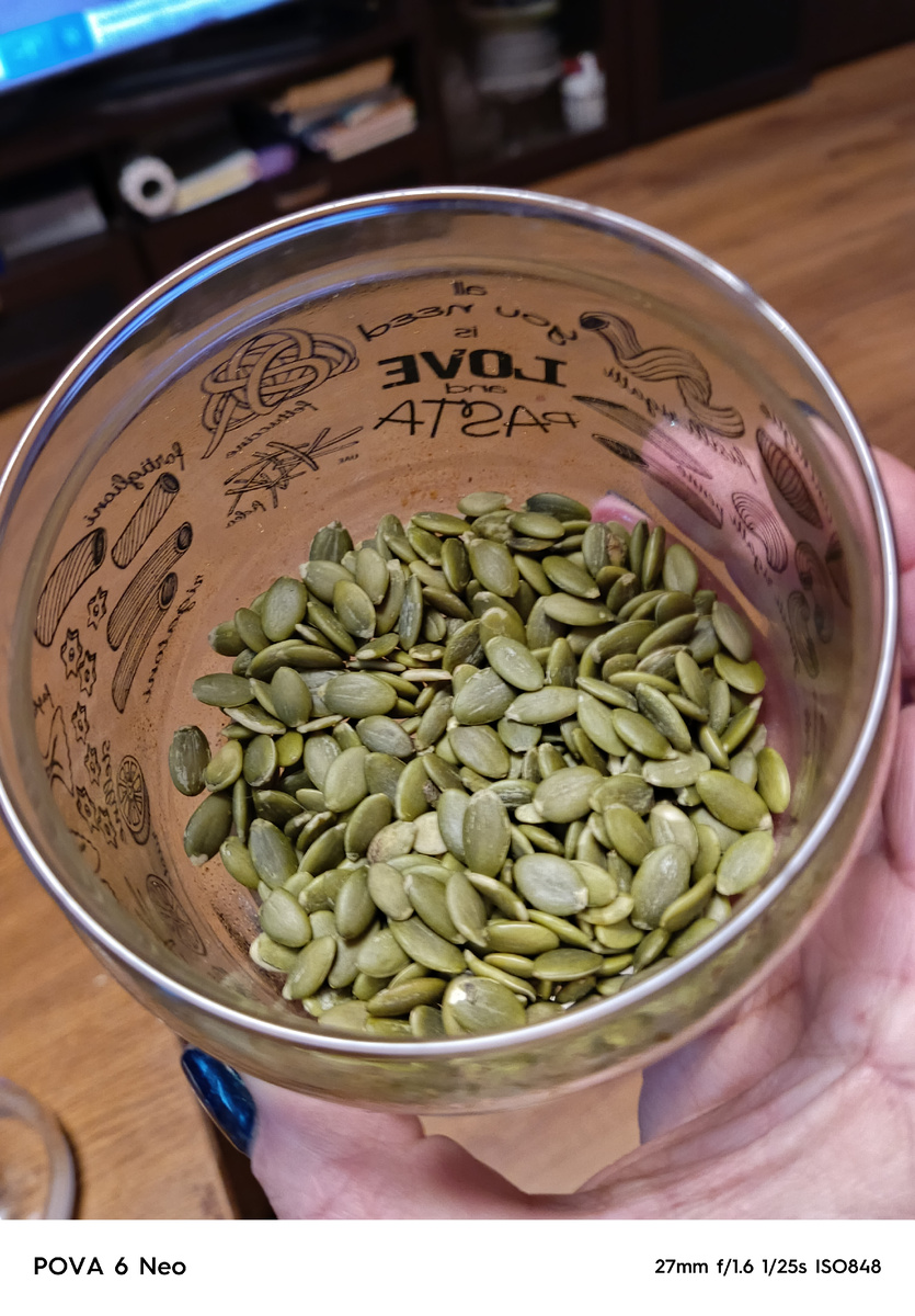 Мои любимые тыквенные семечки - тоже источник магния в том числе