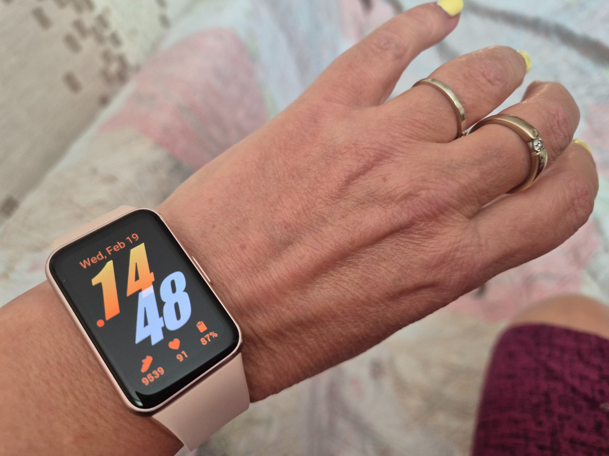 мне тоже такие часы подарили