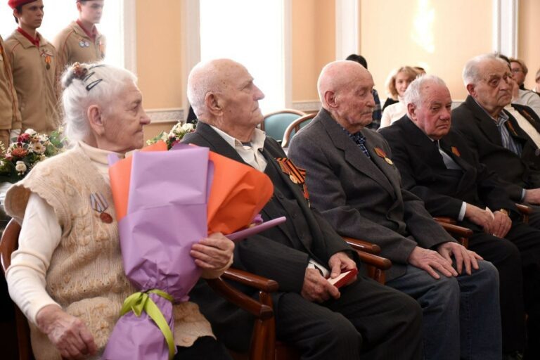    Юбилейные медали к 80-летию Победы вручили ветеранам Оренбурга Белов Михаил Александрович