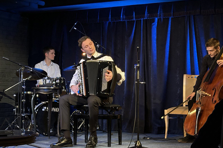    Музыкант с большой буквы — так можно описать героя минувшего вечера.   
Фото: Анастасия Попова