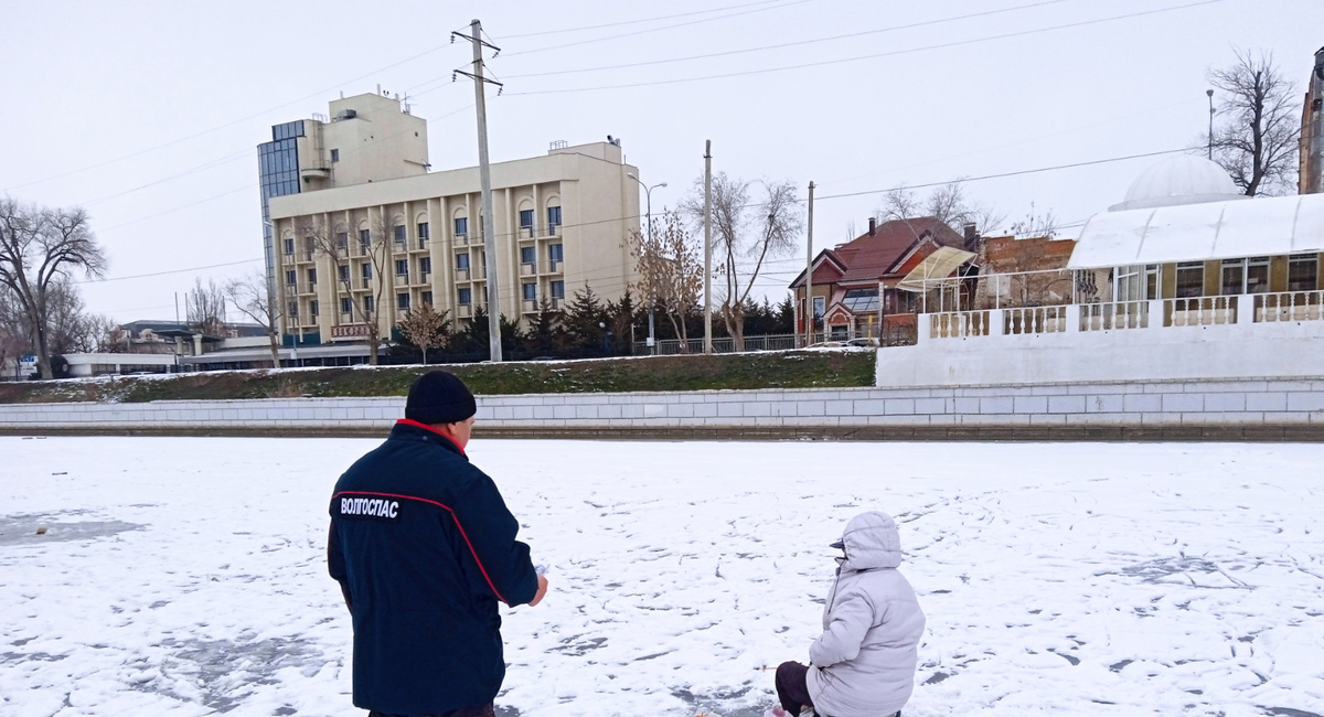 профилактический рейд по традиционным местам подледного лова рыбы астраханцев