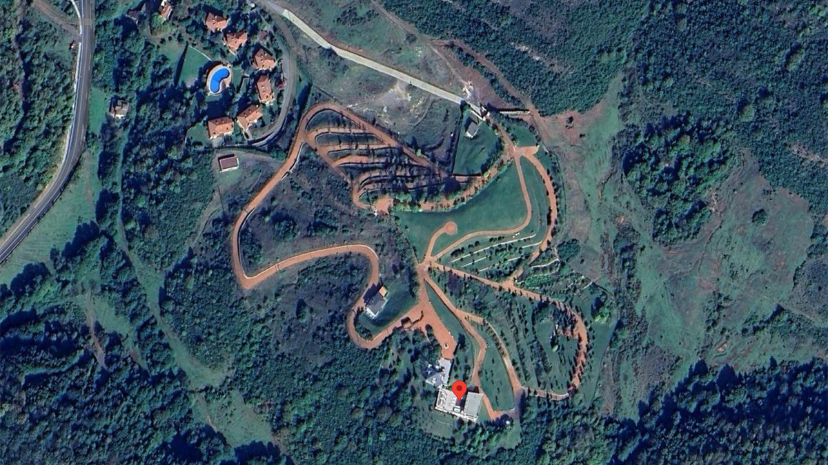 Вид со спутника на дом. Фото Google-карты