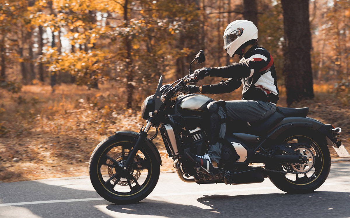 VGstockstudio / Shutterstock / FOTODOM📷Для управления электробайком мощностью свыше 11 кВт нужна категория «А», так как он приравнивается к бензиновым мотоциклам с объемом двигателя более 125 куб. см. (категория А)