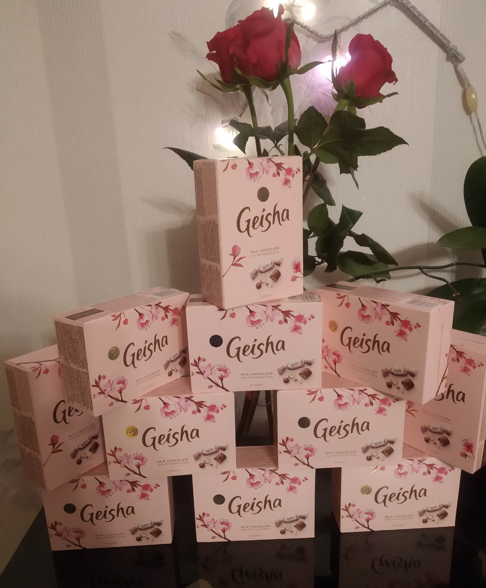 Гора конфет ждала меня на день рождения. Но, такие сюрпризы бывают очень очень редко.