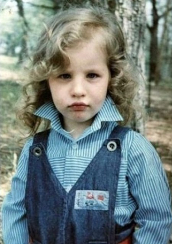    Будущая звезда родилась в семье криминального авторитета