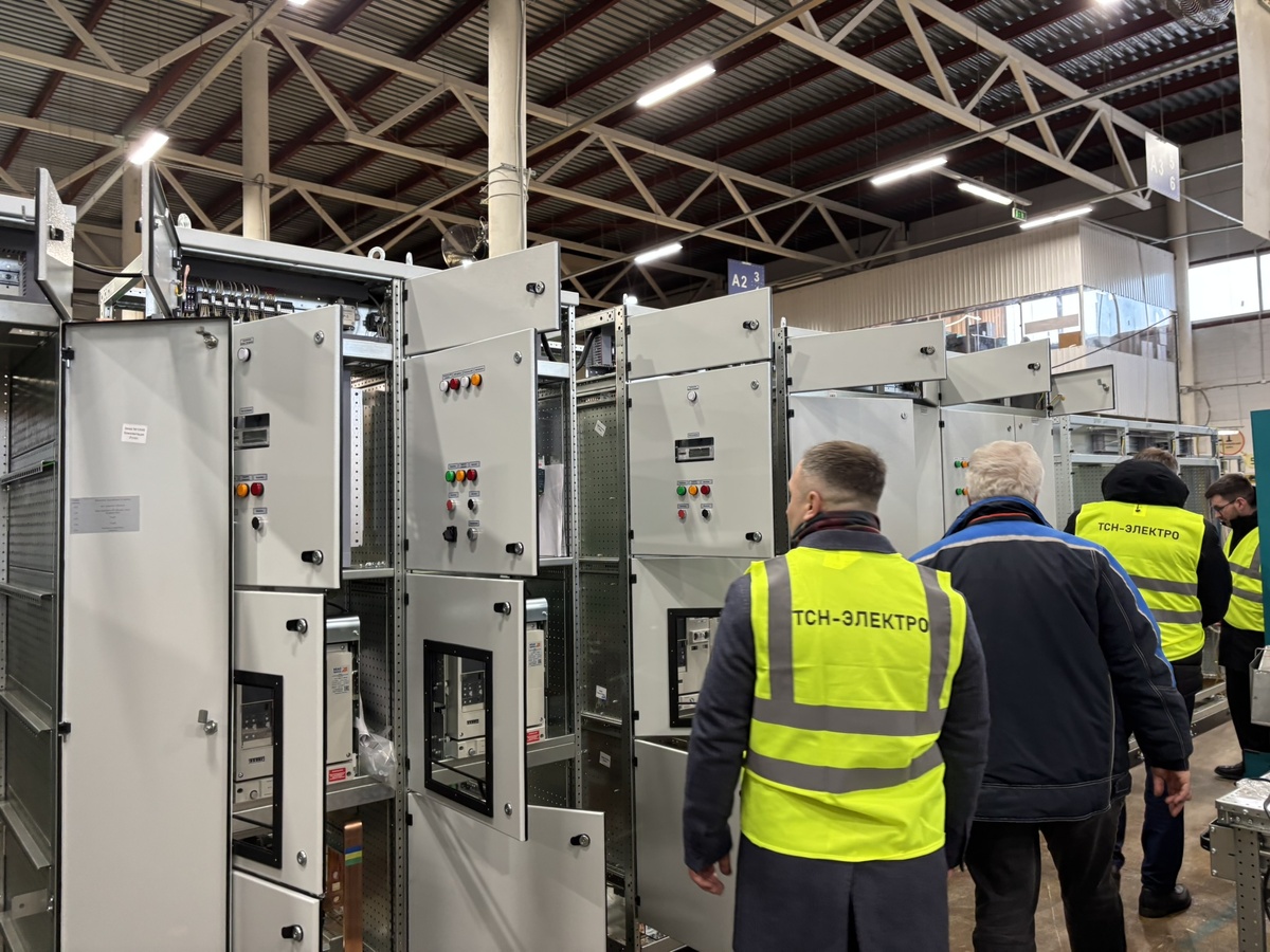 Делегация «КЭАЗ» на обзорной эскурсии по производству «ТСН-электро»