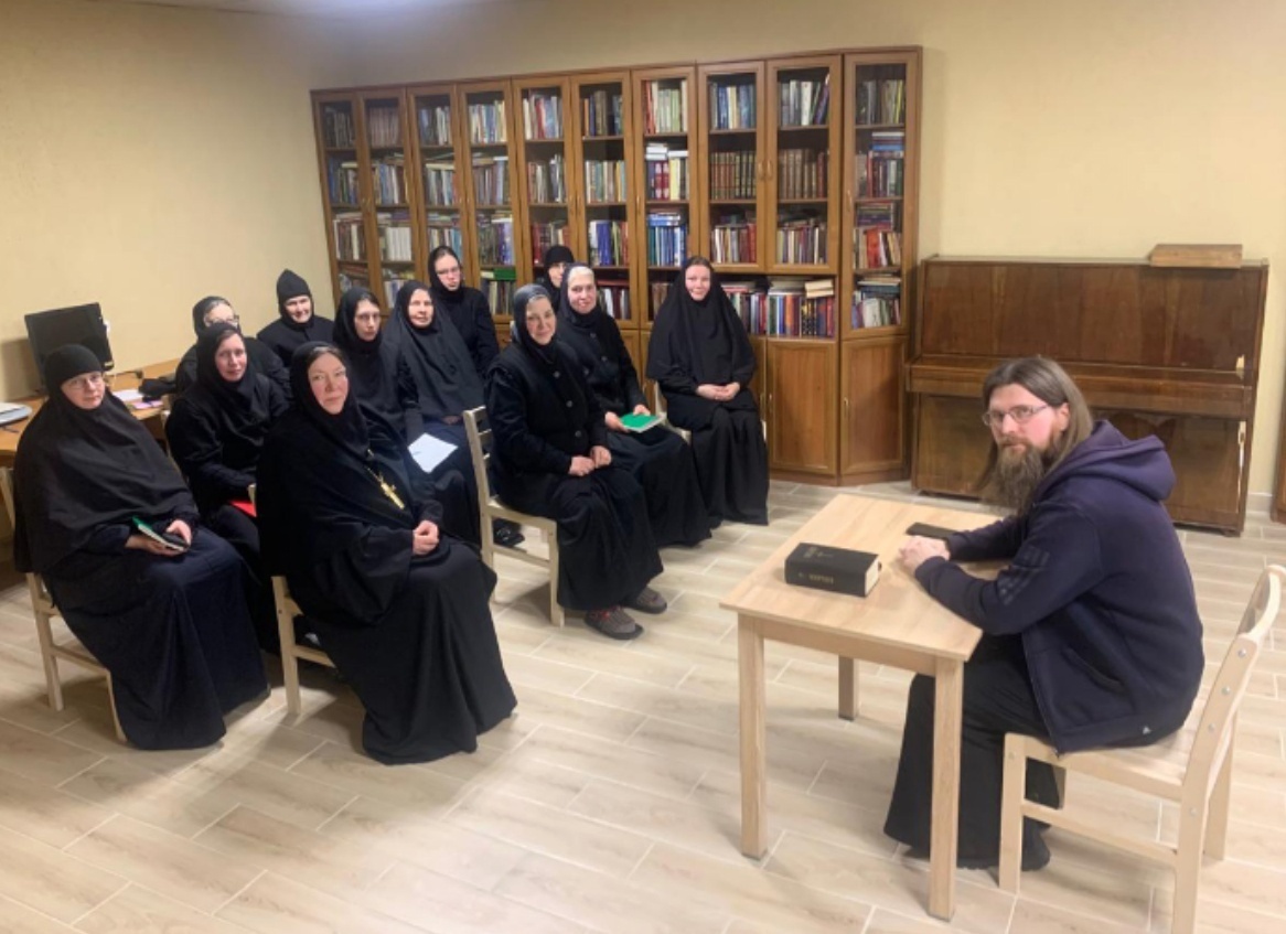    Обучающий семнар в Сяндемском женском монастыре. Фото: Петрозаводская и Карельская епархия