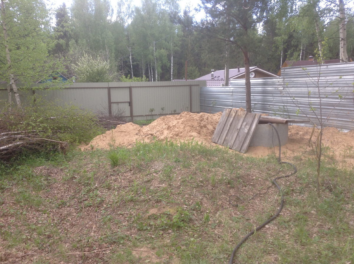 пески из колодца с глубины 7 метров. до суглинков только добрались... спустя несколько лет при чистке этого колодца мы намыли целый пляж