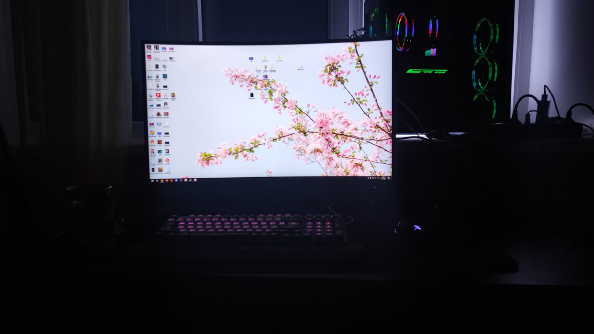 Забегая вперед, новый монитор очень хорошо вписался в мой текущий сетап.