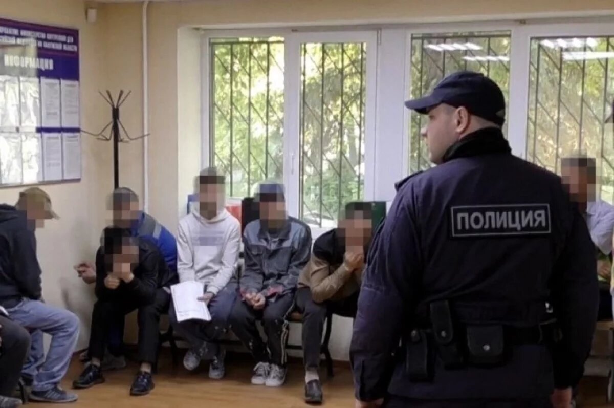    Пытавшиеся подкупить калужского полицейского мигранты понесли наказание