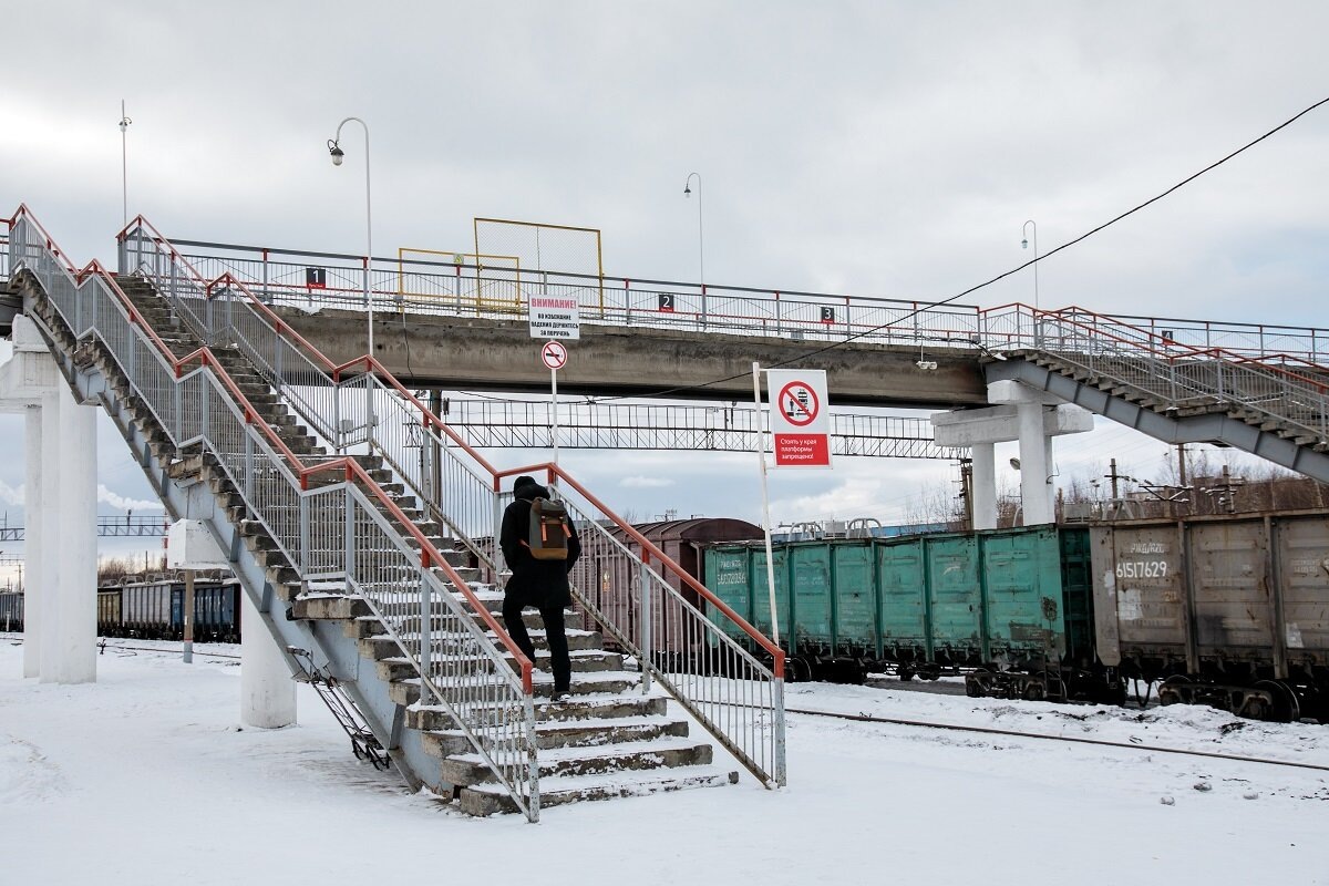 А с работы потрудней. Это не Рижская, но лестница такая же. 