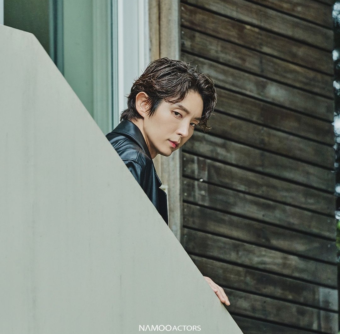 Так выглядит время в исполнении Джунги - одновременно стоит, идёт и всё меняет.