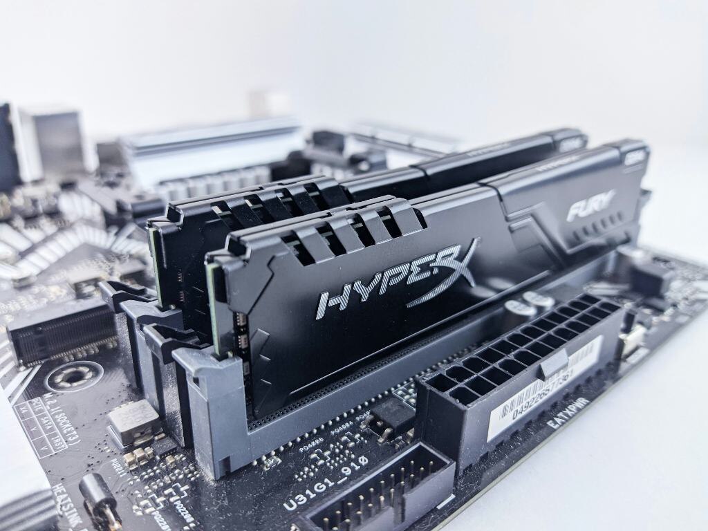 Источник фото: https://unsplash.com/photos/a-close-up-of-a-computer-SqtwTNQrt2o