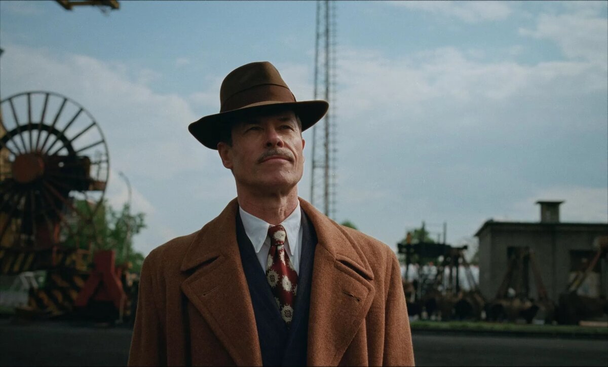 Гай Пирс в фильме "Бруталист"