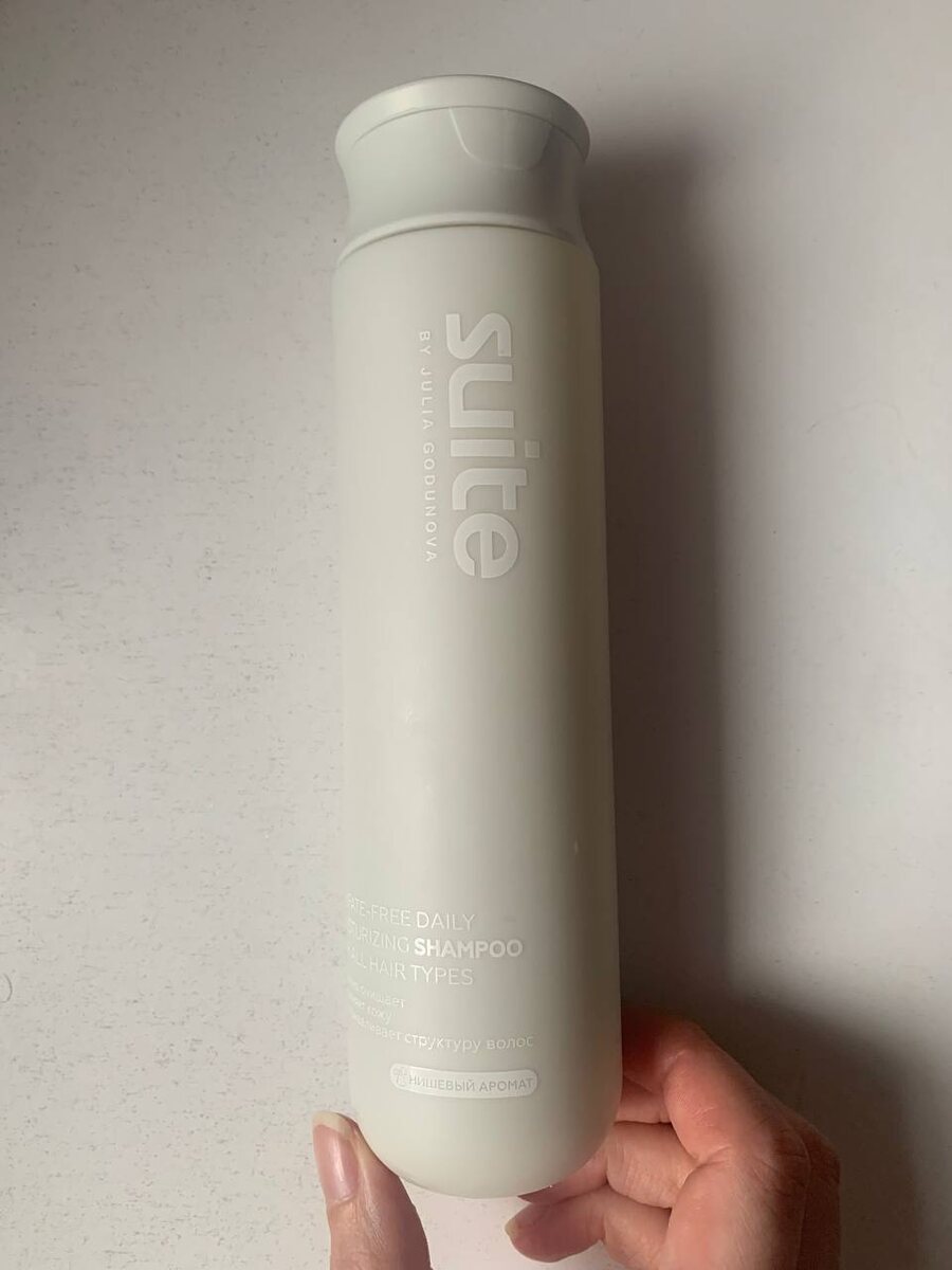 Вот такой шампунь от UVINION был у Маши