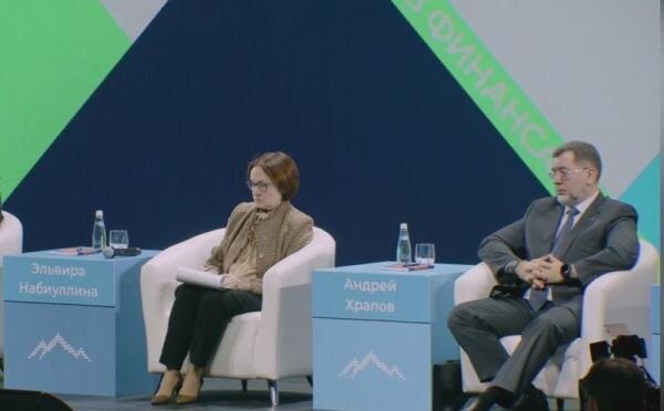 На фо­то: гла­ва ЦБ Эль­ви­ра На­биул­ли­на и зам­гла­вы МВД Ан­дрей Хра­пов (Фо­то ComNews)