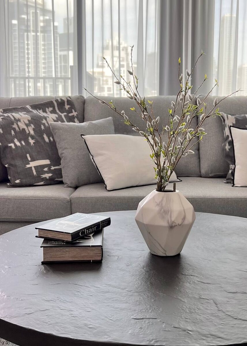 Для интерьера была выбрана сдержанная цветовая гамма и лаконичный декор