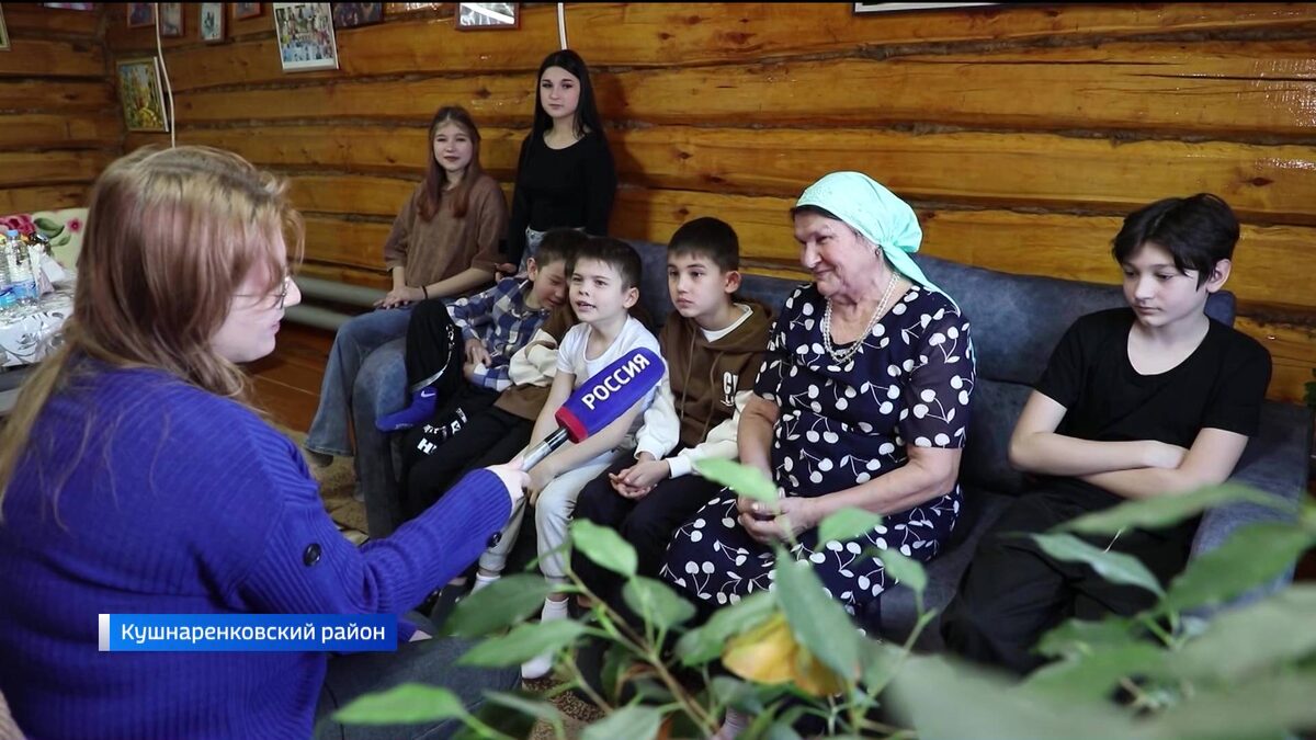    10 детей и 20 внуков: жительнице Башкирии присвоили звание "Мать-героиня"