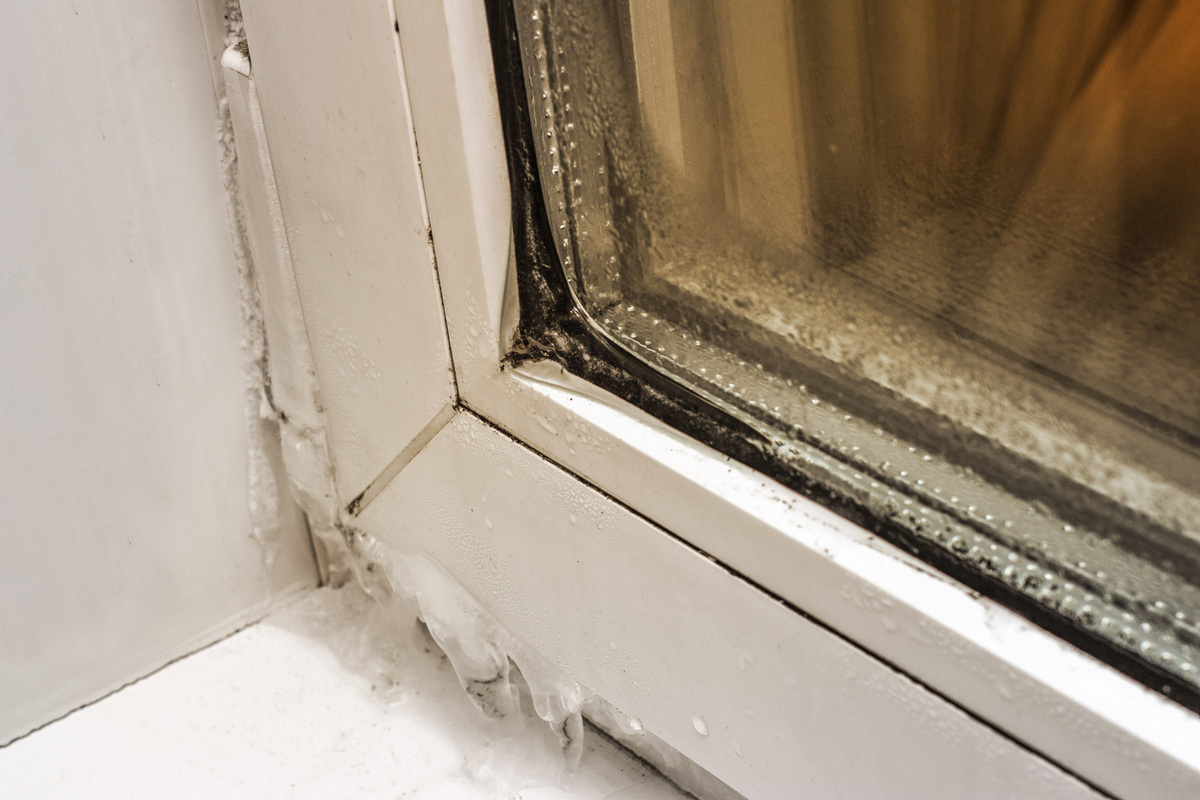 Во-первых, это некрасиво. А во-вторых, холодно!!