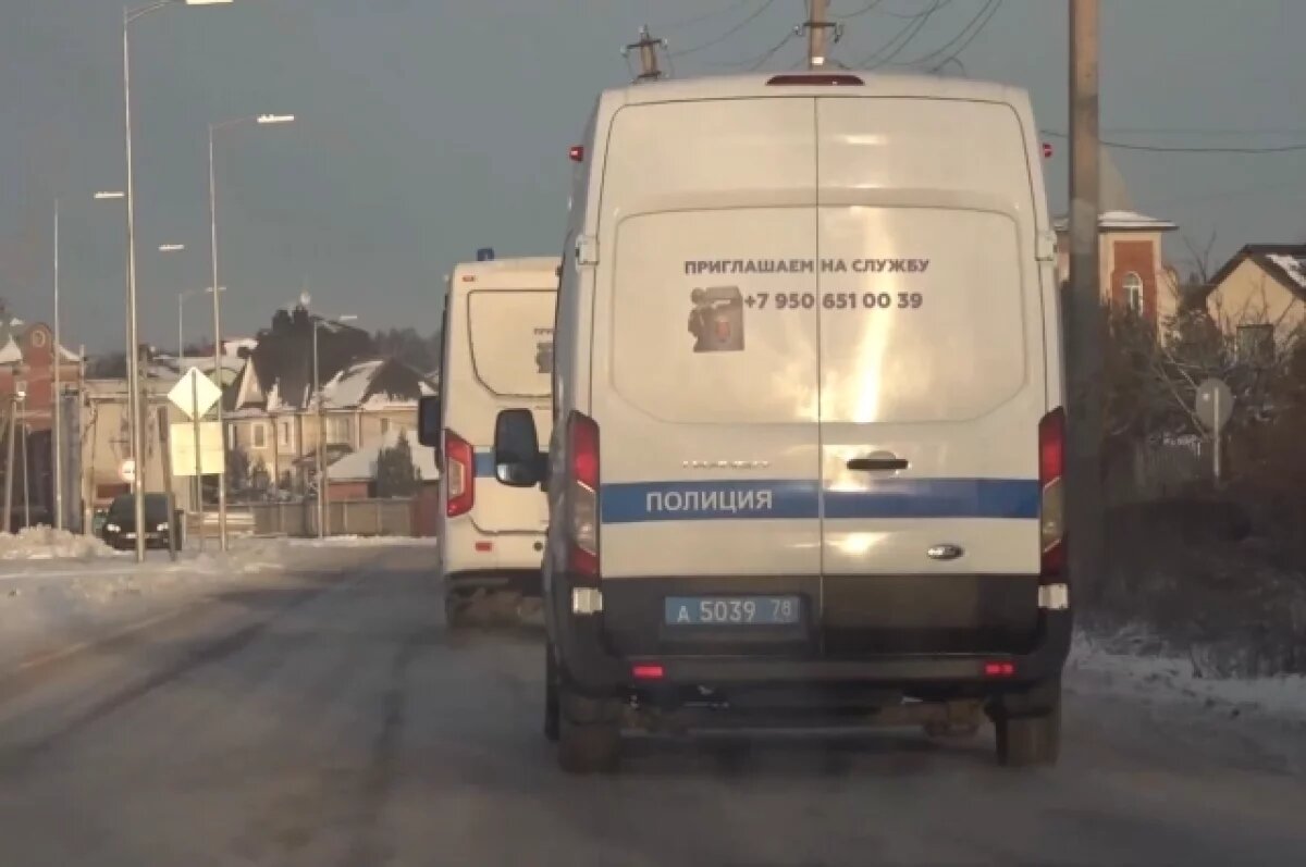    Петербуржца ограбили лжеполицейские на заправке