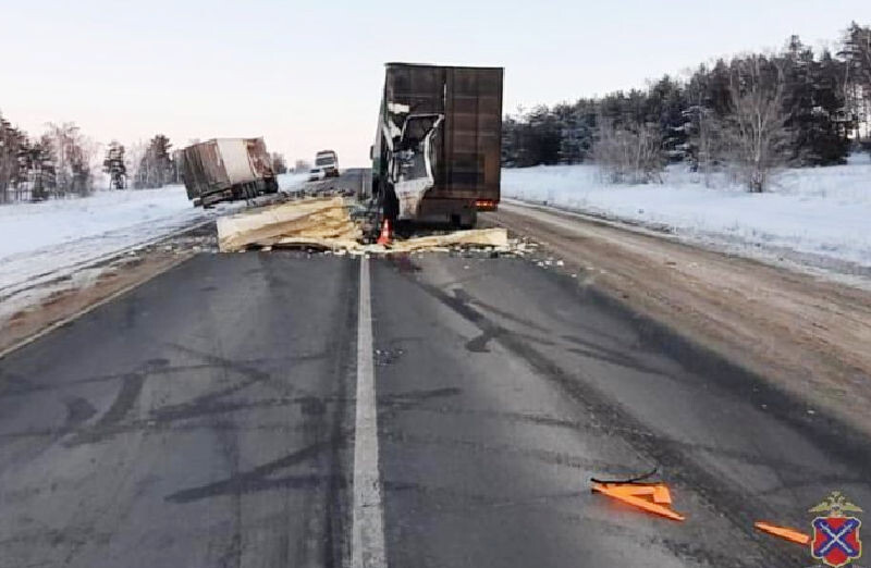    На месте ДТП (фото: пресс-служба ГУ МВД по Волгоградской области)