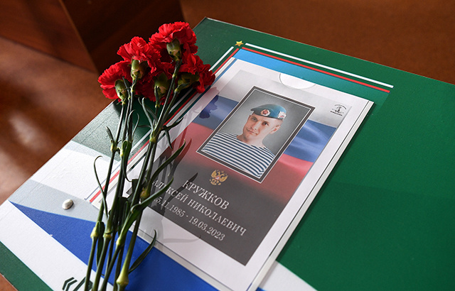 В одной из школ Твери установили Парту Героя