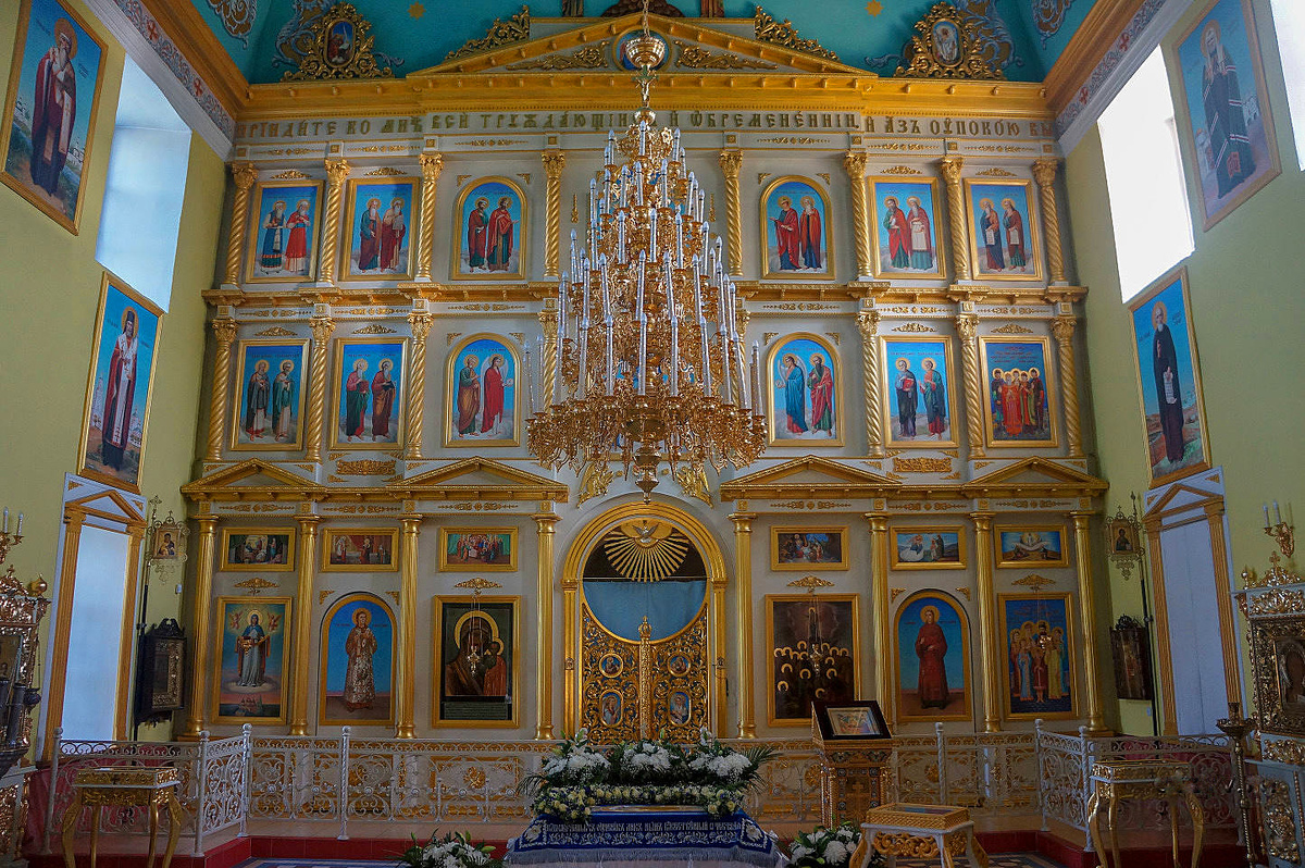 Иконостас главного престола.