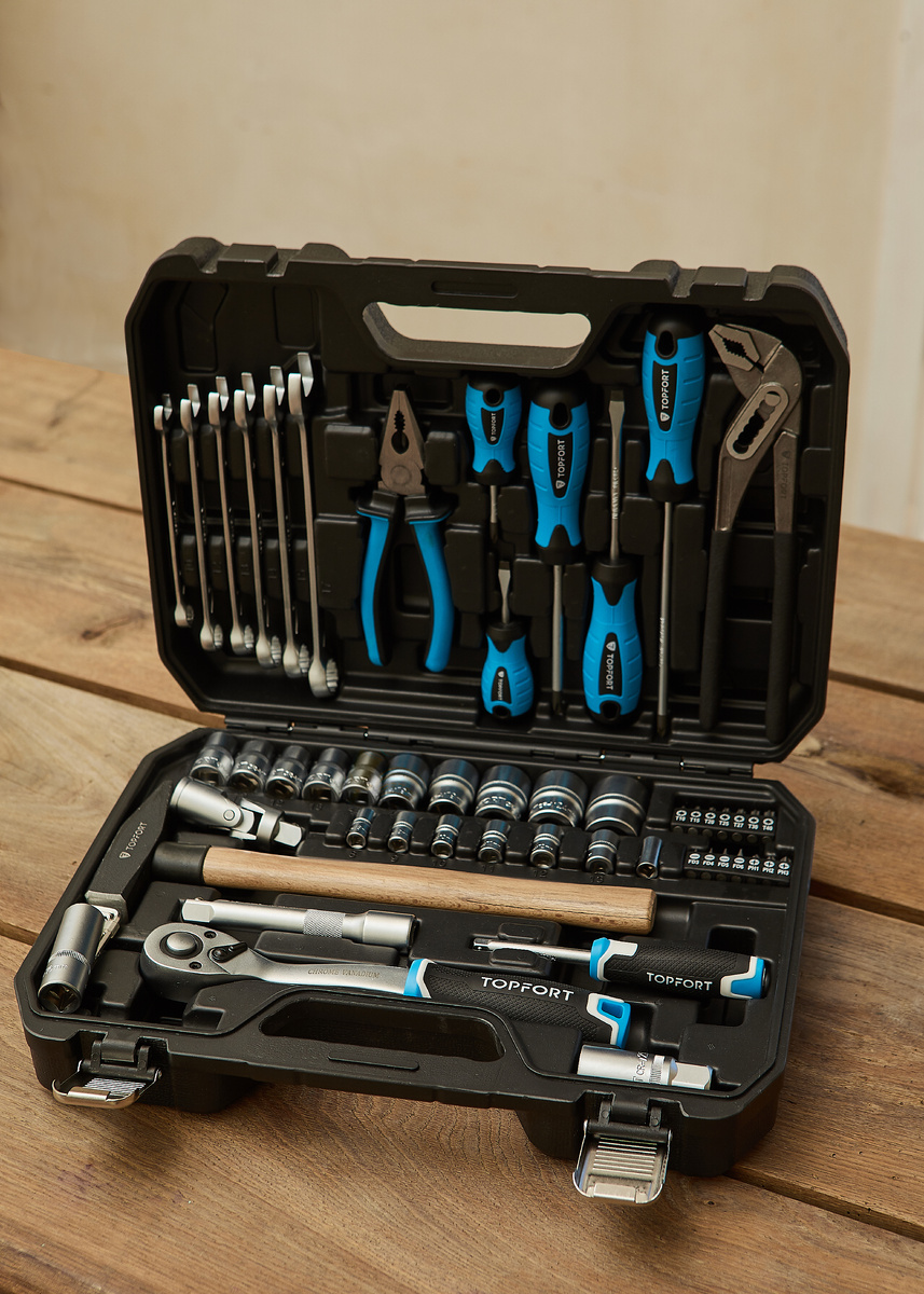 55 предметов из набора пригодятся не только в гараже, но и дома. Например, чтобы повесить картину или полку