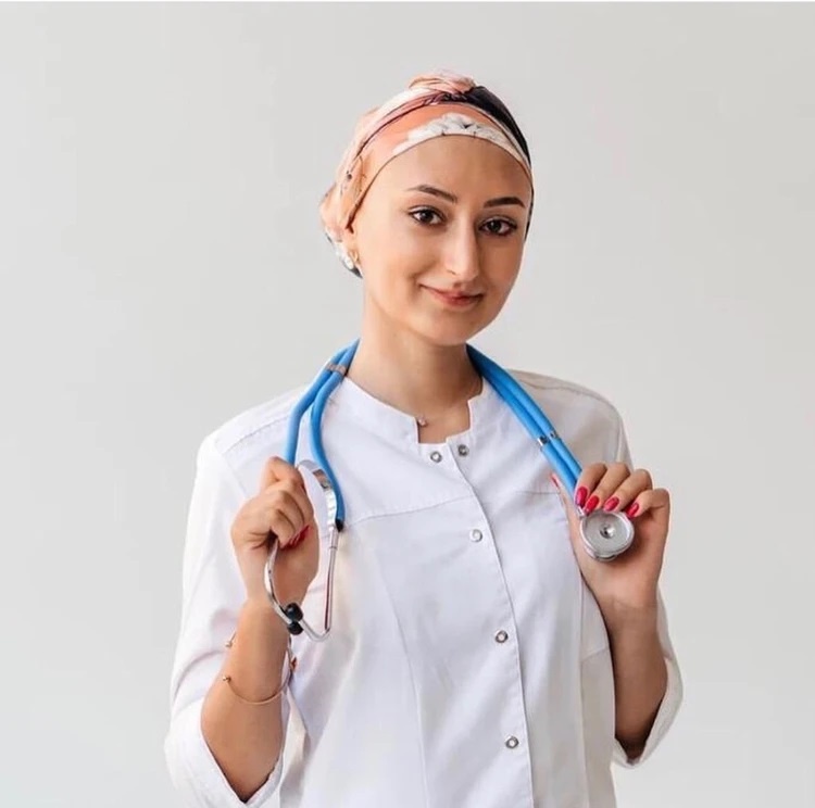 Динара выучилась на стоматолога, а госэкзамен сдавала из больницы. Фото: предоставлено семьей девушки

