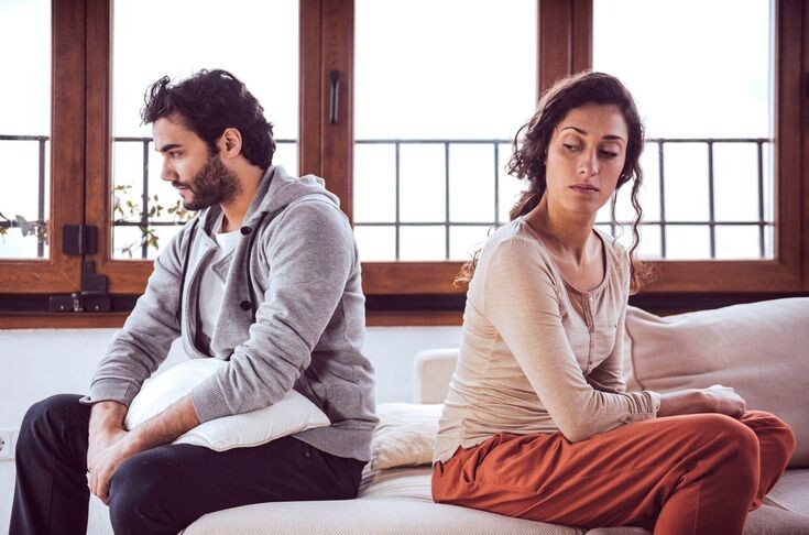 он или она манипулирует?