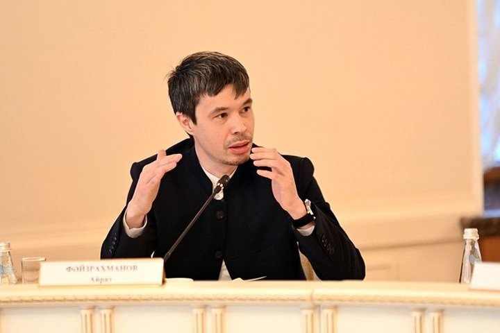 Айрат Файзрахманов начал с проблем татарских школ. Их не хватает. Денис Гордийко / предоставлено пресс-службой мэрии Казани