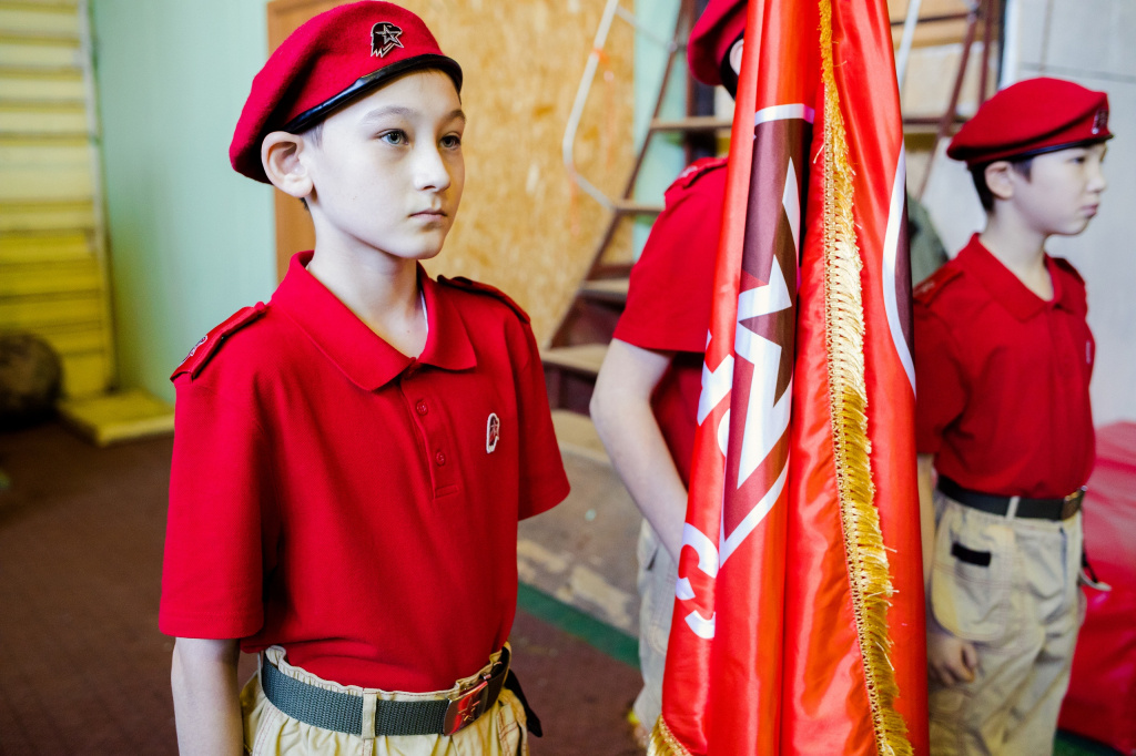    Школьники Югры могут попасть в "Артек" за победу в конкурсе "Юный следователь"