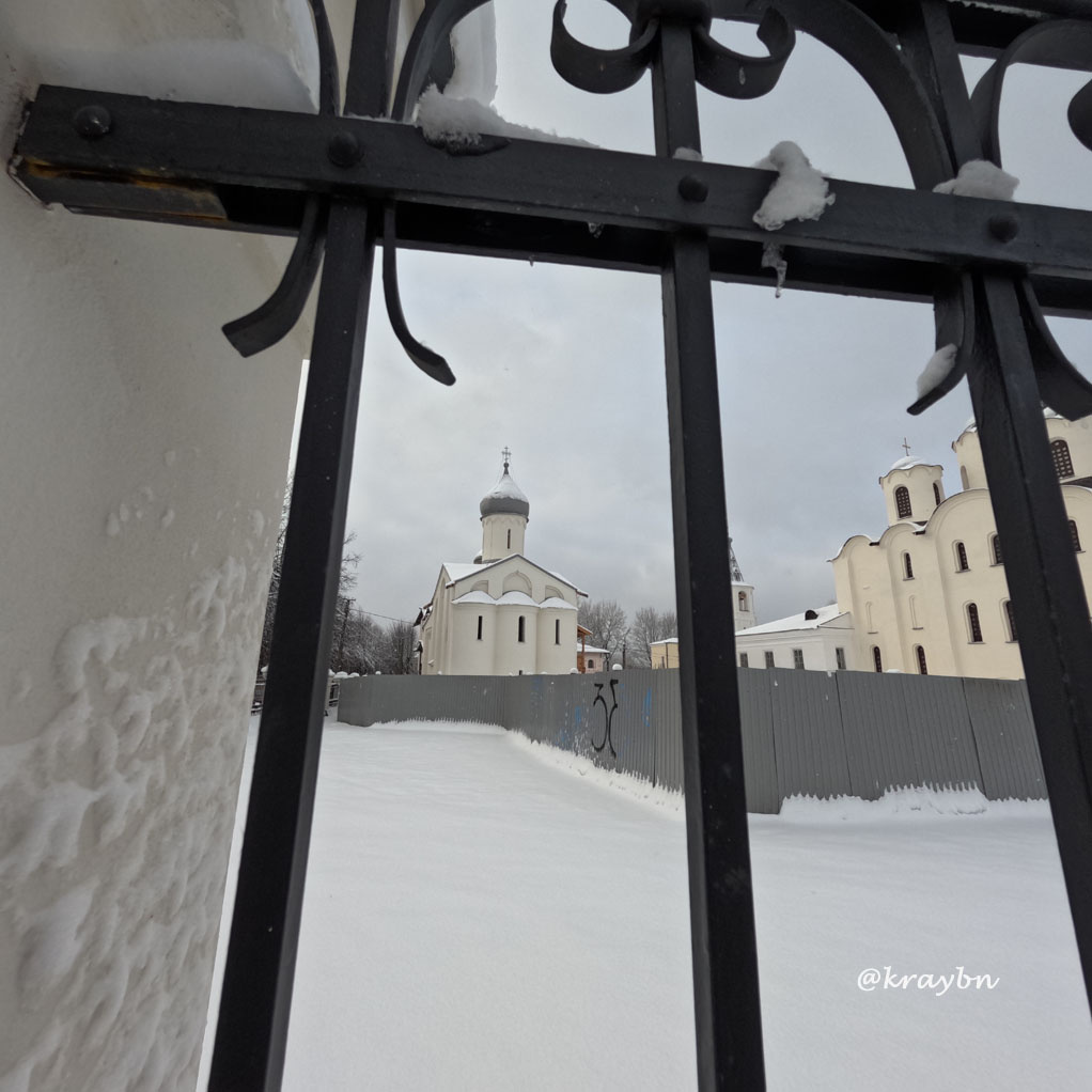 Ярославово Дворище на реставрации до весны, судя по информационным щитам - уже должны были закончить к концу 2024 года.  