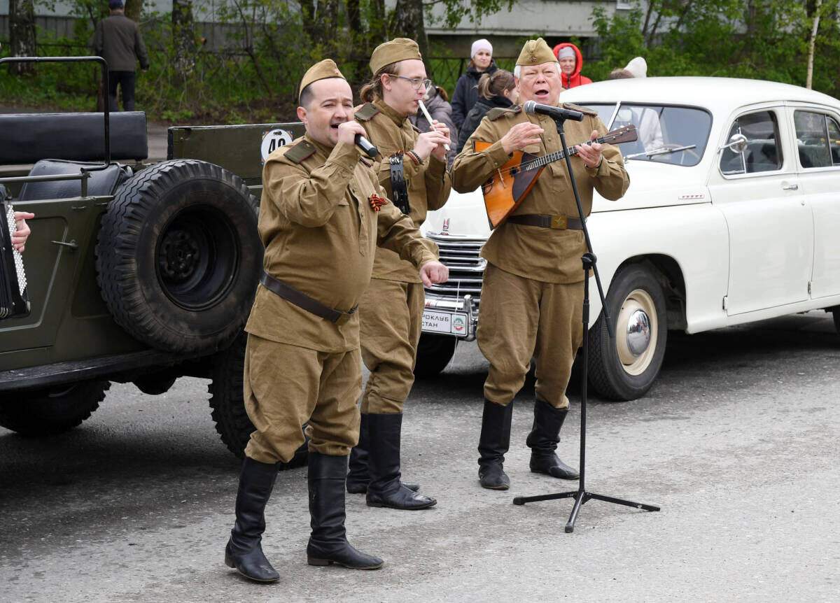 В прошлом году специально для Петра Анисимовича в парк Петрова, недалеко от его дома, прибыла целая колонна военной техники и артисты, чтобы порадовать защитника Родины праздничным концертомФото: kzn.ru