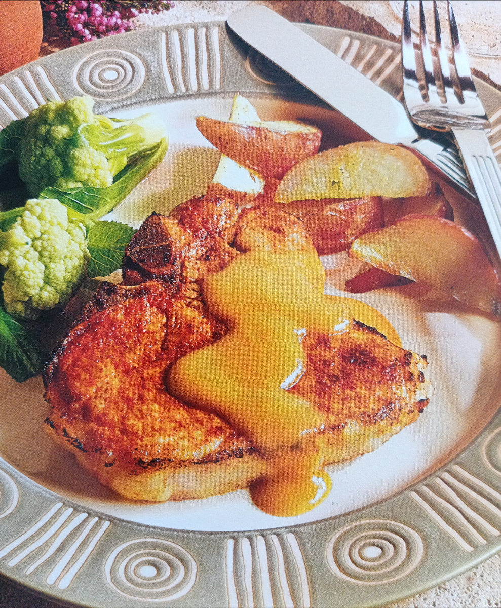 Тушёное мясо отличается нежным вкусом, а кроме того, для его приготовления требуется совсем небольшое количество жира, что очень полезно.