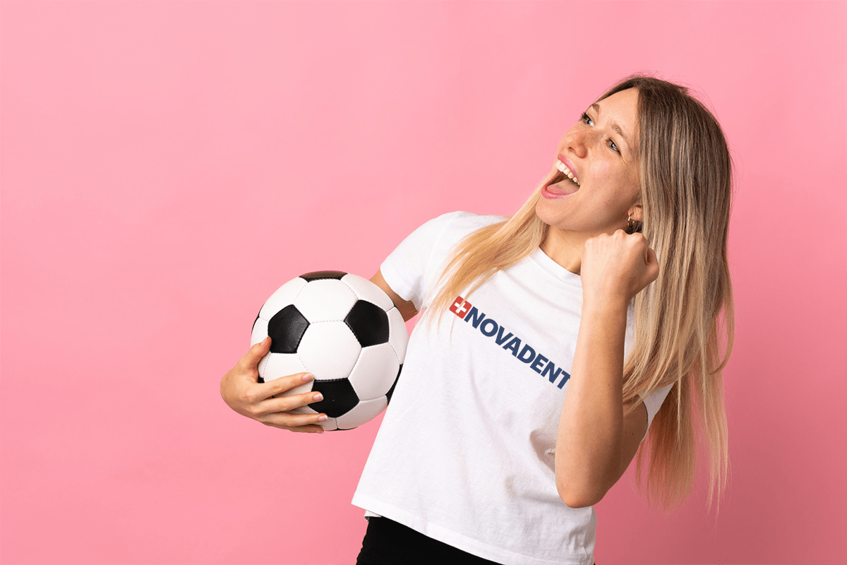 2 марта 2025 года на стадионе «Луч» состоится необычное спортивное мероприятие. Женская команда сети стоматологий «НоваДент» встретится на поле с командой «Пантеон-ТиНАО» в товарищеском матче, который обещает стать ярким примером того, как современная медицина выходит за рамки привычных представлений.