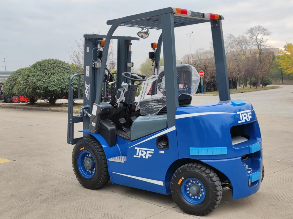 4 серия

Грузоподъемность — 3000 кг
Высота подъема — 3000 мм
Тип двигателя — дизельный