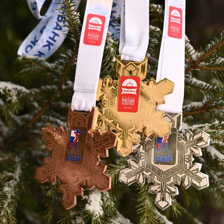 Медали покрыли золотом. Фото: пресс-служба мэрии Златоуста